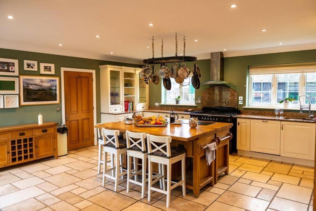 Langford Farmhouse - New Forest National Park Luxury 4Bd, Hot Tub, Cinema, 10 Acres Bartley Екстер'єр фото